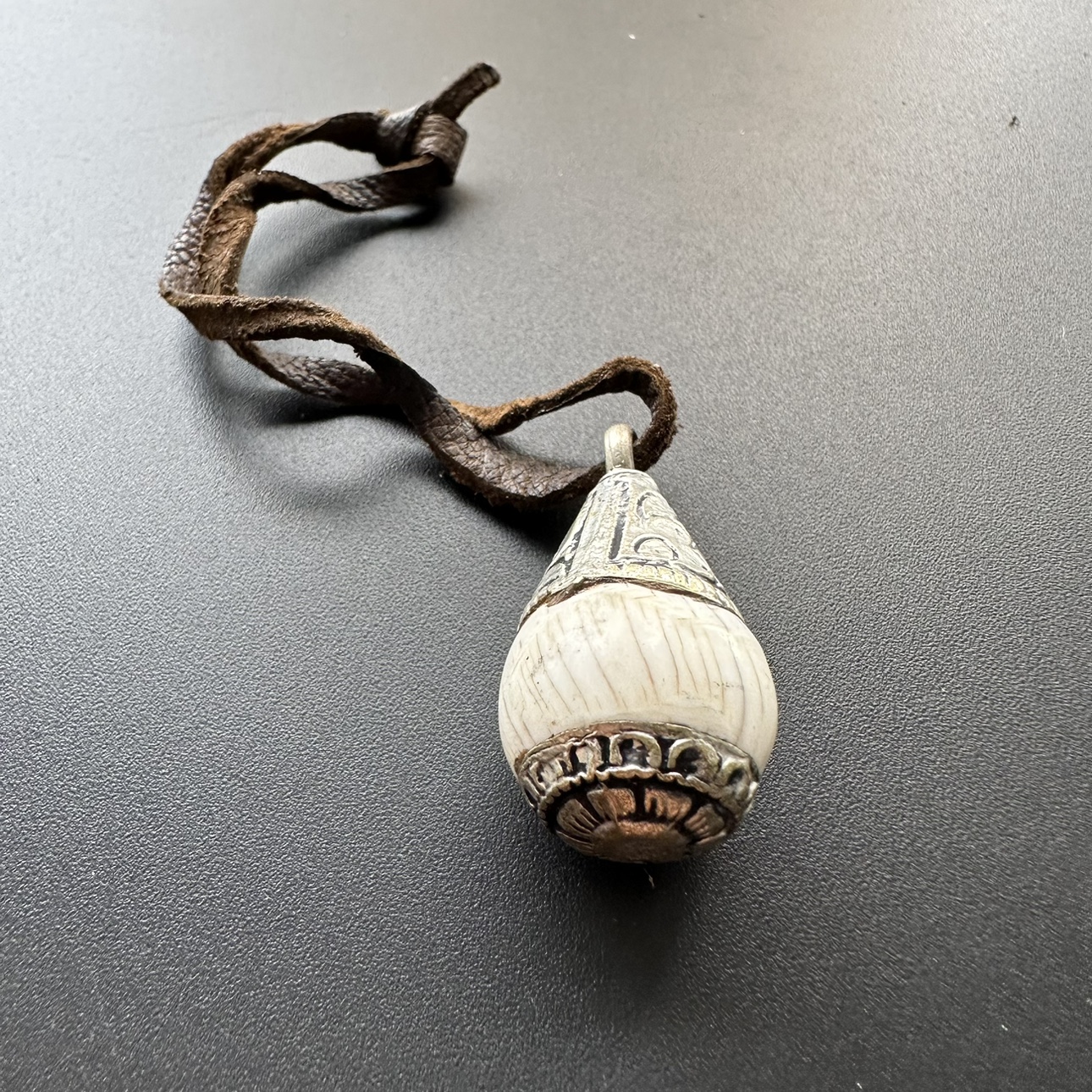 Handmade Tibetan  Pendant Vint - Ethnic Fashion World recension och pris