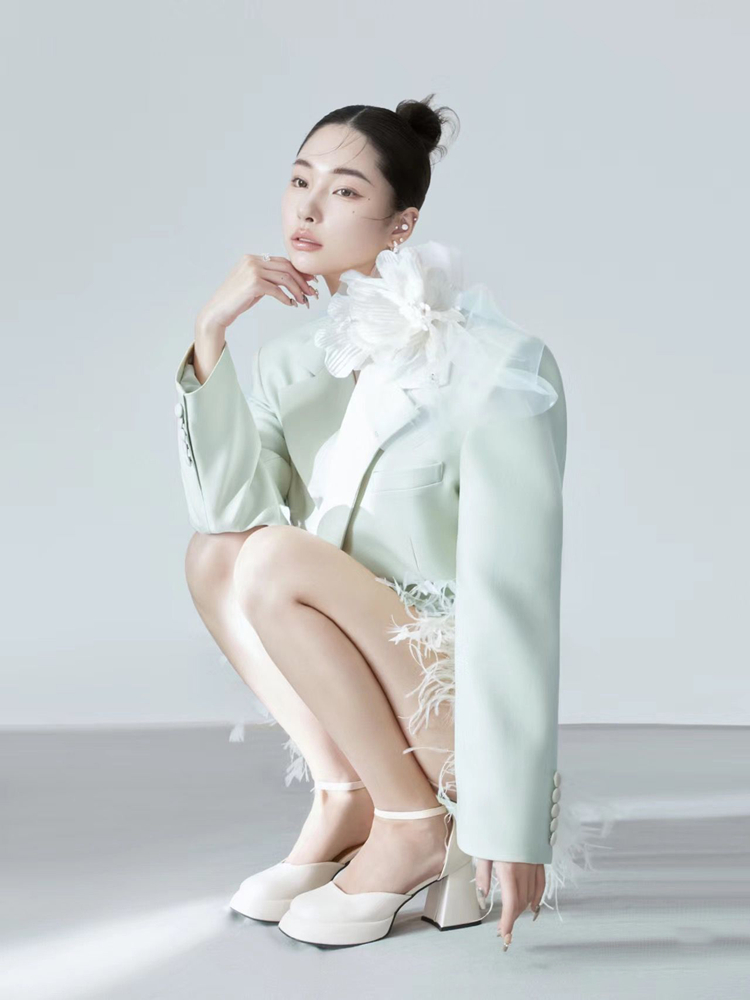 Green Ostrich Feather Suit 202 - Ethnic Fashion Images recension och pris