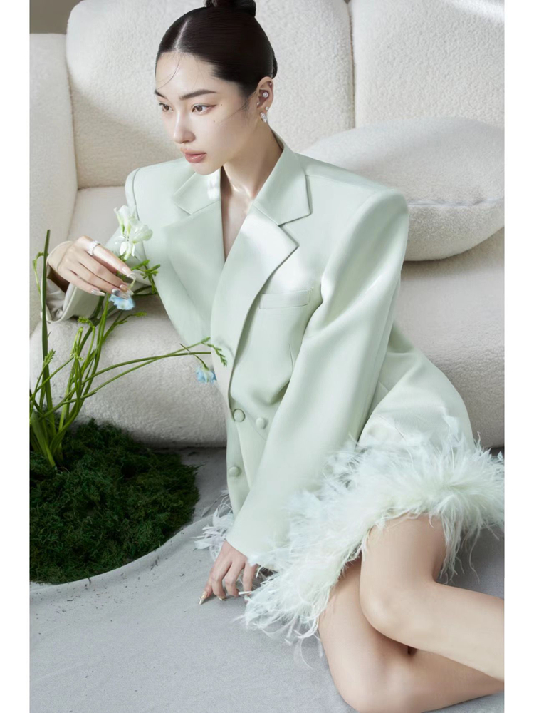 Green Ostrich Feather Suit 202 - Ethnic Fashion Images recension och pris