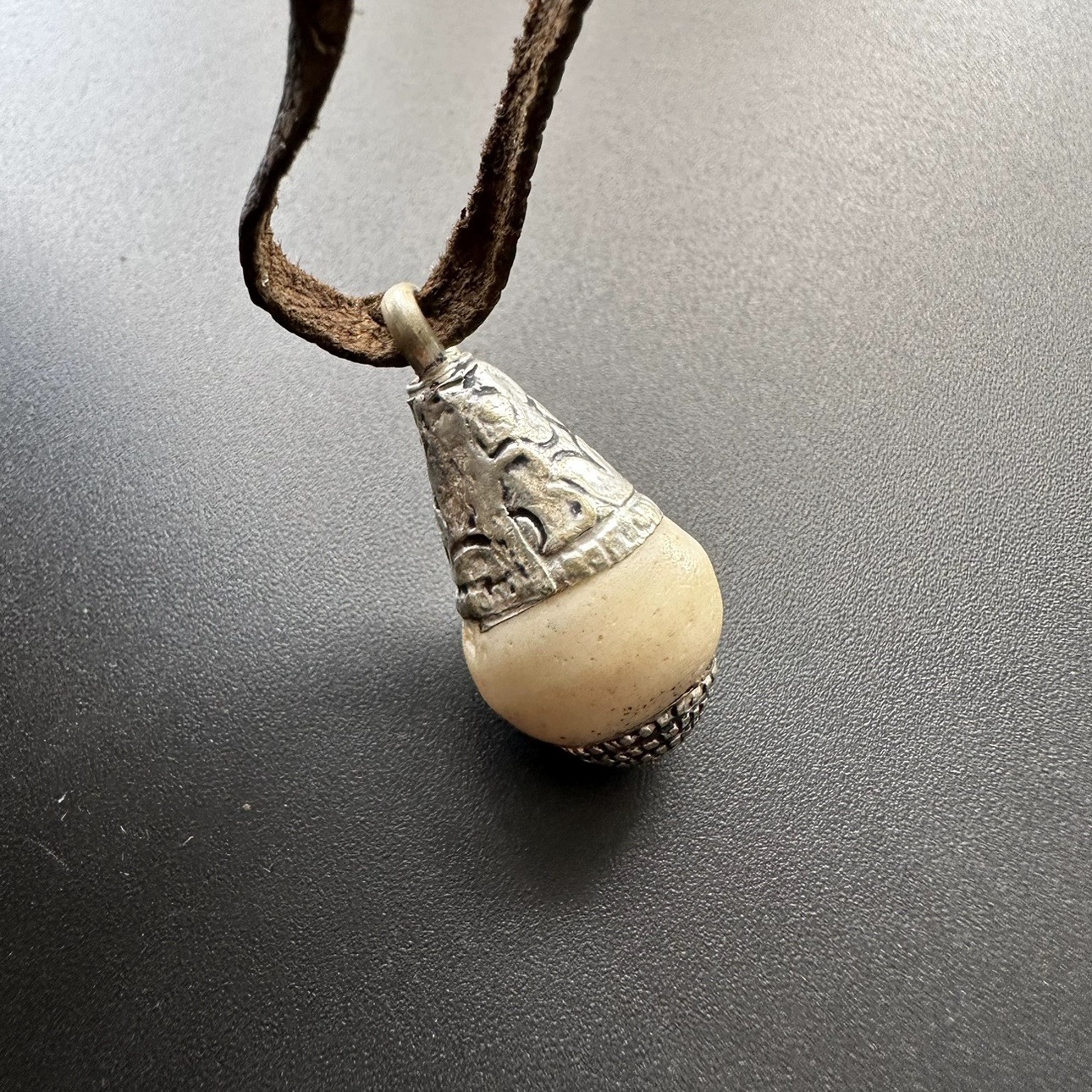 Handmade Tibetan Ethnic Cowbon - Ethnic Fashion World recension och pris