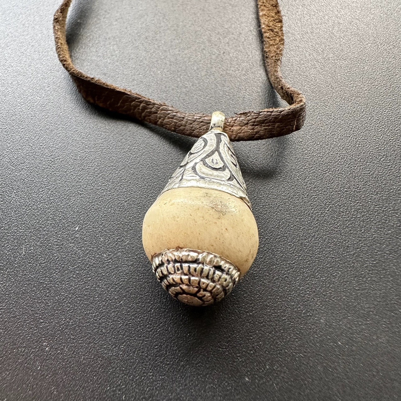 Handmade Tibetan Ethnic Cowbon - Ethnic Fashion World recension och pris
